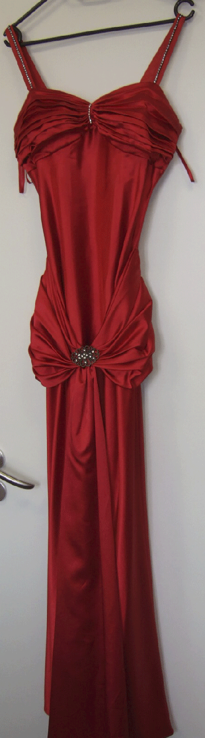 langes, rotes Abendkleid